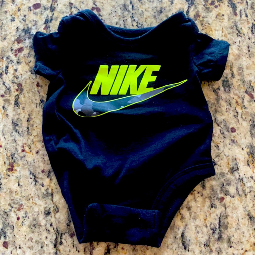 Infant newborn Nike t-shirt black with buttons
